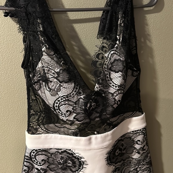 BEBE Knee length lady black and white dress - Picture 2 of 4